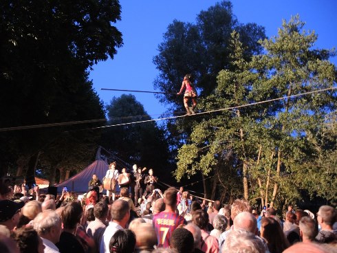 Footsbarn Theatre in Hrisson